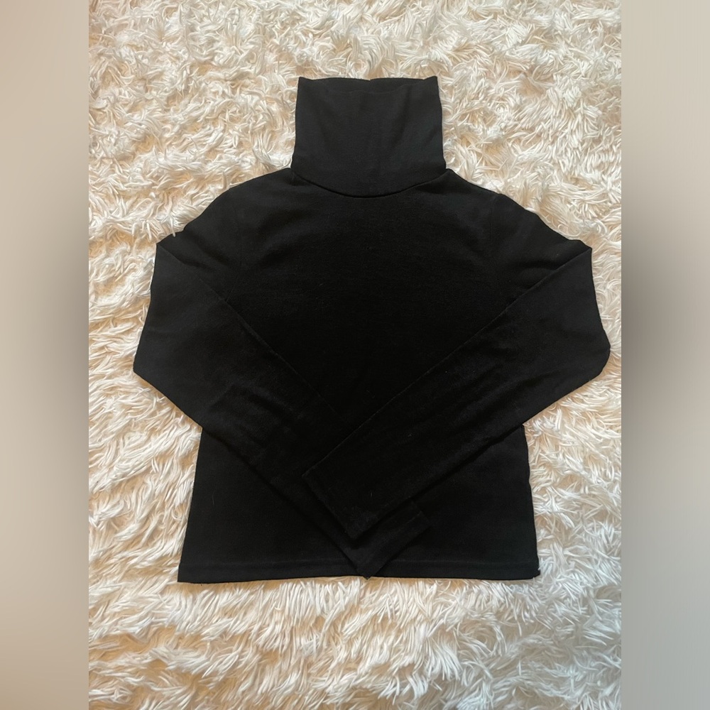 Zara Black Knit Ling Sleeve Turtleneck Sweater. Fitted. Not much stretch. Size S